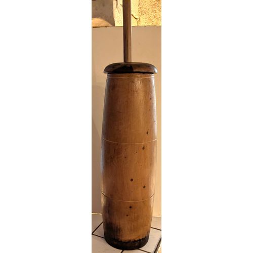 Ancienne Baratte En Bois Verticale À Piston