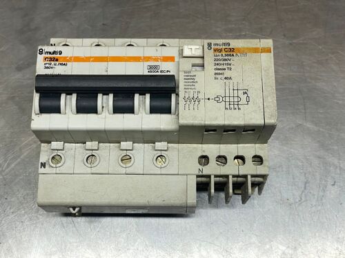 Disjoncteur Différentiel Merlin Gerin Multi9 Vigi C32A 4P 300mA 400V - Occasion