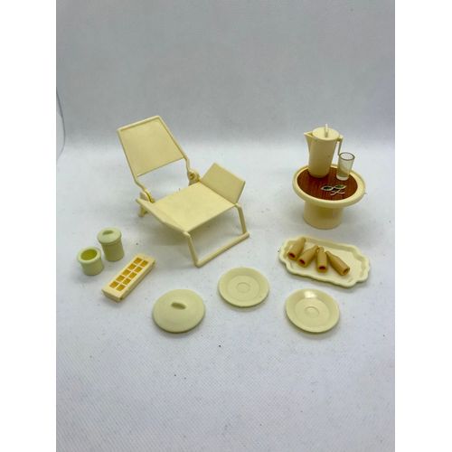 Lot accessoires table chaise plage vintage 1977 Barbie Mattel camping-car table vaisselle transat