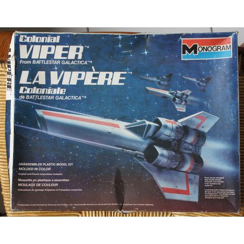 Colonial Viper La Vipère Coloniale 1:32 Battlestar Galactica Model Kit 1978-Monogram