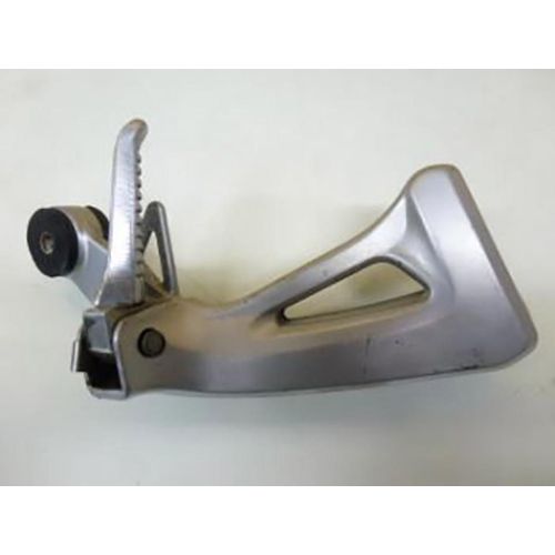 Platine De Repose Pied Passager Droit Origine Pour Moto Suzuki 650 Sv 1999-2002 P503 Occasion