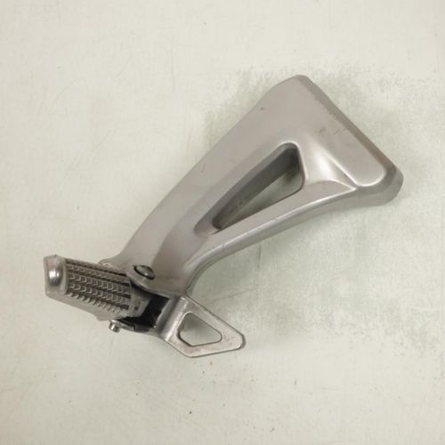 Platine De Repose Pied Passager Gauche Origine Pour Moto Suzuki 650 Sv S 1999 À 2002 Occasion