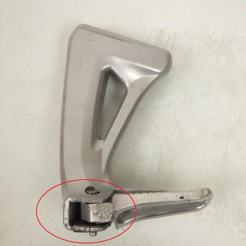 Platine De Repose Pied Passager Gauche Origine Pour Moto Suzuki 650 Sv S 1999 À 2002 Occasion