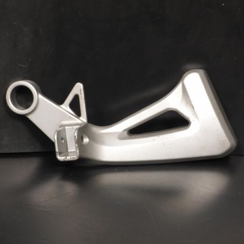 Platine Repose Pied Passager Droit Origine Pour Moto Suzuki 650 Sv 1999 À 2002 19f