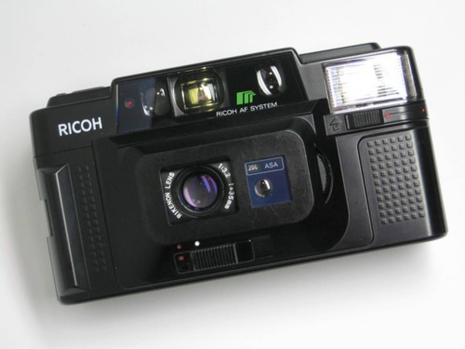 Ricoh XR-1 + objectif XR Rikenon 1 : 2 50mm + divers accessoires