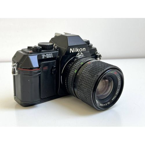 Appareil photo argentique Nikon F 301 de collection