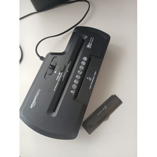 Amazon Basics Destructeur De Documents/Cartes De Crédit/Cd , 7-8 Feuilles Coupe De Bande, Noir
