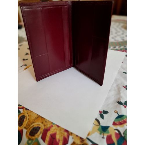 PORTE FEUILLE EN CUIR BORDEAUX