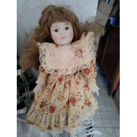Poupée porcelaine