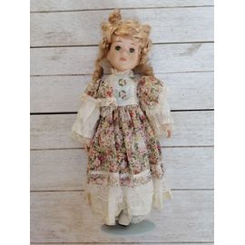 Poupée en porcelaine robe à fleurs roses et vertes