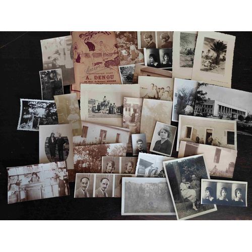 Pochette Photo (Kodak, A. Denou) Avec Lot De 31 Photos Anciennes + Document De L'Armée (Militaria : J.M. Prédal Mort Au Champs D'Honneur 1952) : Maroc , Fort Lyautey 1938, La Flêche 1918, Skoura...)