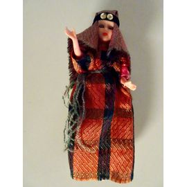 Poupée Folklorique De Collection - Costume Exotique
