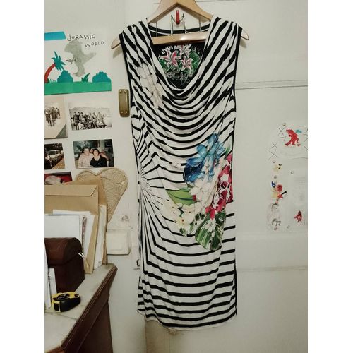 Robe Rayée Noire/Blanche Motifs Colorés 38 M Desigual.