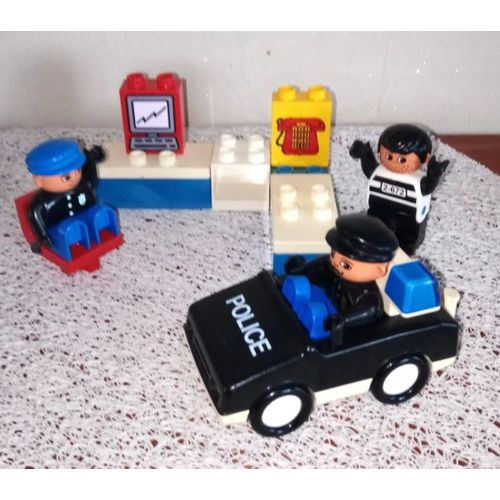 LEGO Duplo Poste de Police set 2654 avec 3 Figurines et Voiture