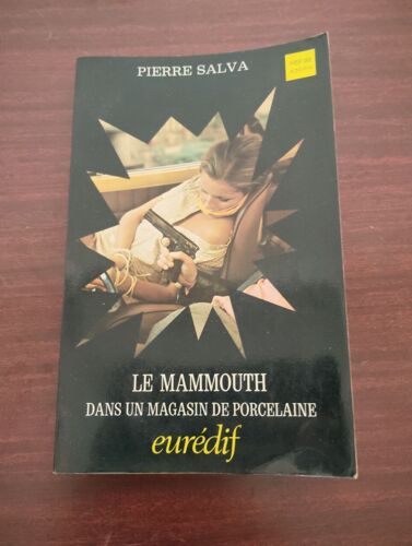 Le Mammouth Dans Un Magasin De Porcelaine