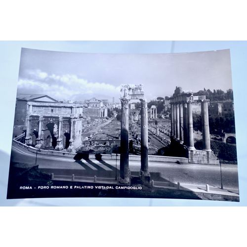 Carte Postale En Noir Et Blanc. Le Forum Romain Et Le Palatin, Vue Du Capitole. Rome, Italie. Vestiges Romains À Rome.