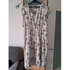 Robe Neuve Taille 50-52 Écru Motif Floral