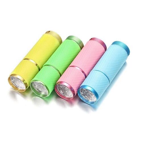Lot de 4 mini lampes de poche LED - Ultra lumineuses, portables, durables, parfaites pour le camping, la randonnée et l'utilisation quotidienne !