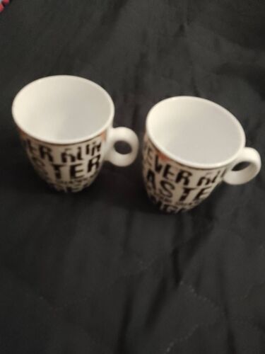 Lot De 2 Petits Mugs Crème Motifs Écrits Noirs.