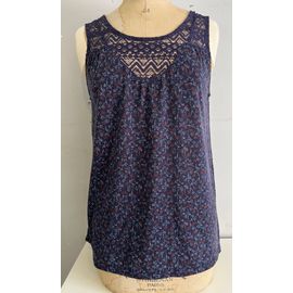 Débardeur Lh Femme  Taille : M Marque : La Halle Couleur : Violet Largeur : 49 Cm, Hauteur 67 Cm, Très Bon État Général,  Matière : Dentelle 100% Polyester,  75% Coton+ 25% Polyamide,