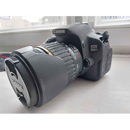 CANON EOS 700D 18 MPIX + Objectif Zoom 18-200 TAMRON + Sacoche