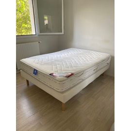 Sommier tissu blanc et matelas double saison