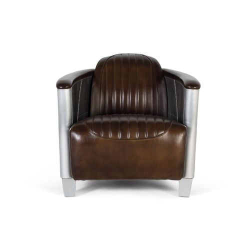 Fauteuil Recouvert De Cuir Marron Avec Une Finition Vieillie