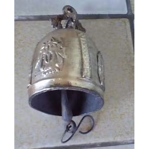 Clochette ancienne en Laiton - Motifs Religieux Hindous - Hauteur 09cm - Diamètre 05cm Environ - Origine Et Date Non Connues