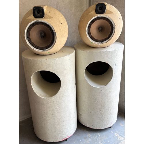 Rare paire d'enceintes "4050 modèle 1" - circa 1970 , 2 Bases caisson de basses cylindrique en staff laqué blanc, 2 Boules Médiums Aigus staff laqué blanc , Elipson , à rafraichir voire à restaurer .