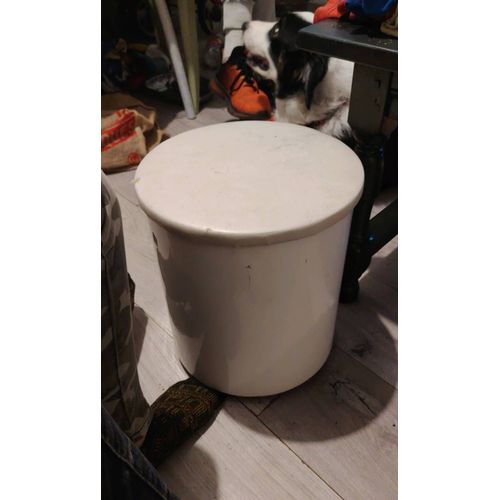 Vends Petit Tabouret Un Peu Foutu Mais Peut Servir Encore