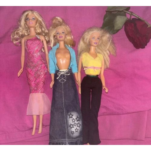 Lot poupées Barbie 