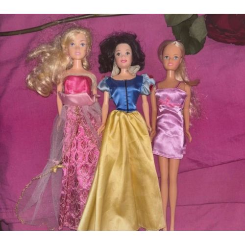 Lot poupées Barbie 