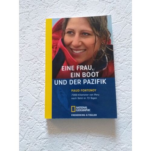 Eine Frau Ein Boot Und Der Pazifik