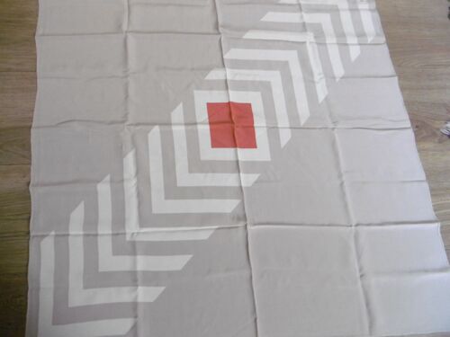 Carita Carré Foulard De Soie Motif Géométrique