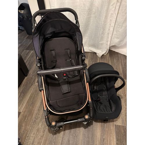 Pousette Et Siège Auto A Vendre