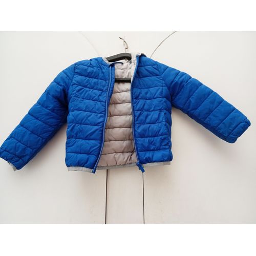 Jolie Doudoune De La Marque Obaidi. Pour Un Enfant Entre 2 Et 3 Ans . Elle Est Légère Et Agréable ..