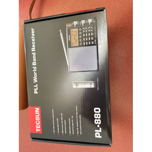 Tecsun PL-880 PLL World Band Receiver
