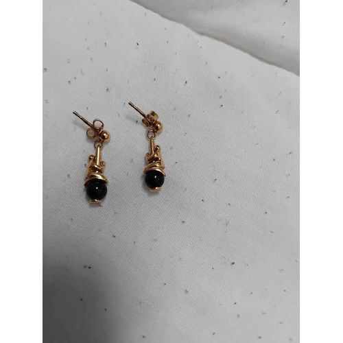 Boucles D Oreilles De Charles Jourdan