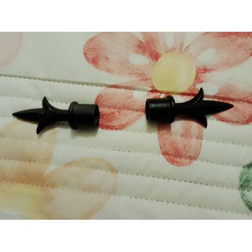 Embouts de tringle à rideau noir en fer forgé.