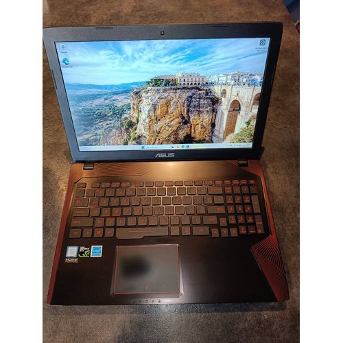 ASUS ROG GL553 15.6" FHD Intel Core i5-7300HQ - 2.5 Ghz - Ram 32 Go - SSD 1 To