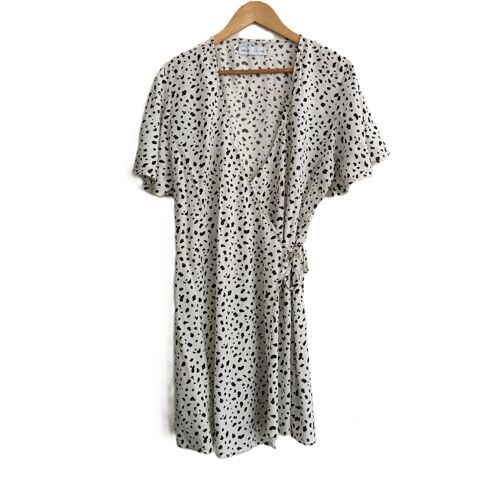 Robe Cache Coeur Blanche Et Noire. Lefties. Taille 40 / 42