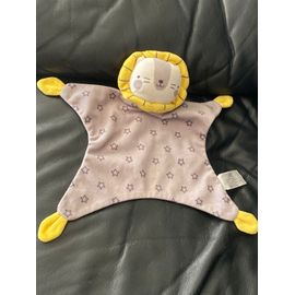 Doudou lion plat en velours gris imprimé d'étoiles noires, crinière jaune zeeman 30cm
