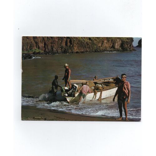  Ua- Huka  (Iles Marquises )  : Baie De Vaipaee  - Embarquement Des Sacs De Coprah. 