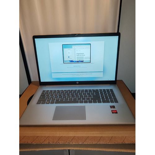 HP LAPTOP 17-CP3007NF (7835744) - 17.3" AMD RYZEN 7 16 Go RAM 1 To SSD Argent LAPTOP 17-CP3007NF