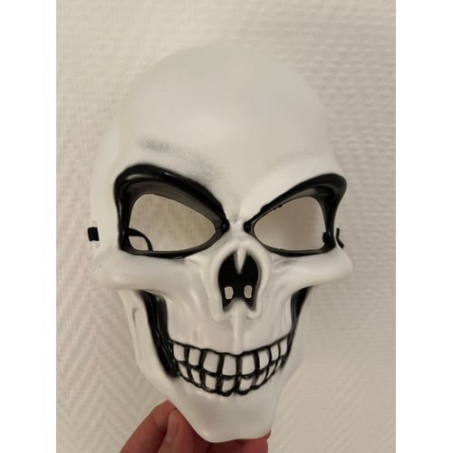 Ensemble Costume/Déguisement Mort Ou Faucheuse Avec Masque À Tête De Mort, Cape Noire, Et Faux