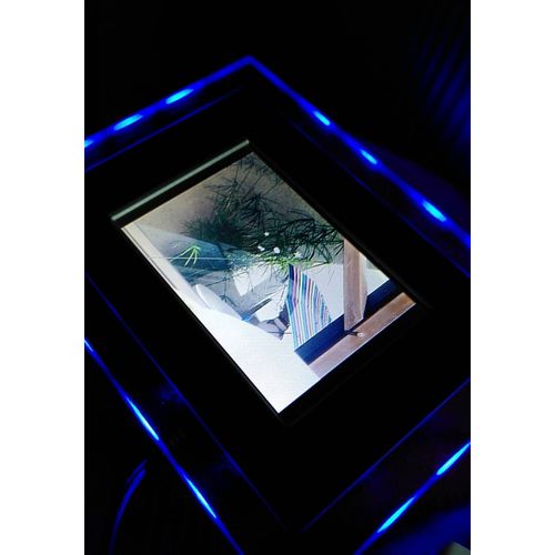 Aiptek Picasso digital photo Frames P8 Cadre photo numérique 7" pouces modèle EXX-M71 Connexions USB - cartes mémoire acceptées sd / mmc /ms pro avec option cadre éclairé 