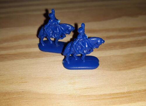 Figurine 2 Cavaliers Bleus Pour Completer Votre Jeu Risk.