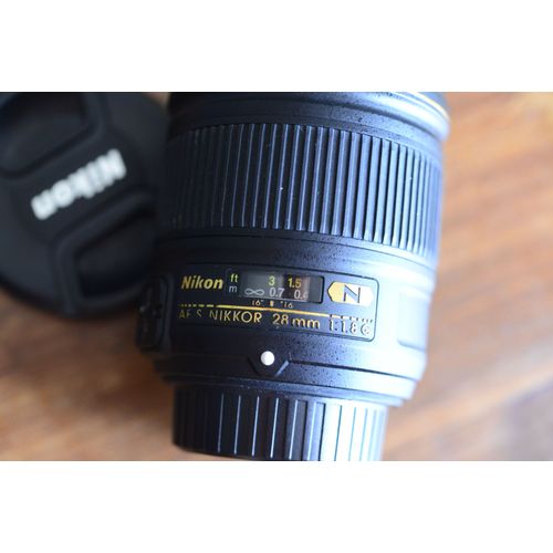 Nikon 28mm f1.8