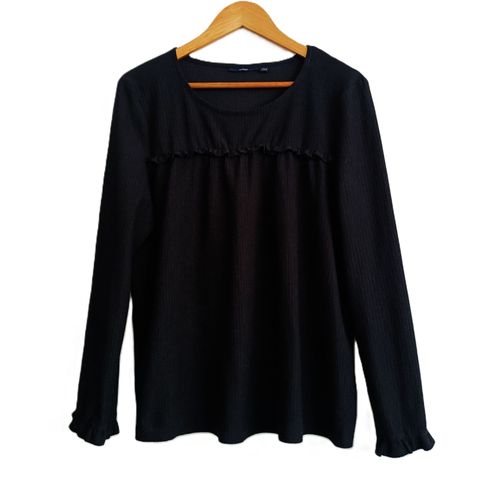 Haut. T-Shirt Noir À Volants. Manches Longues. Kiabi. Taille 44