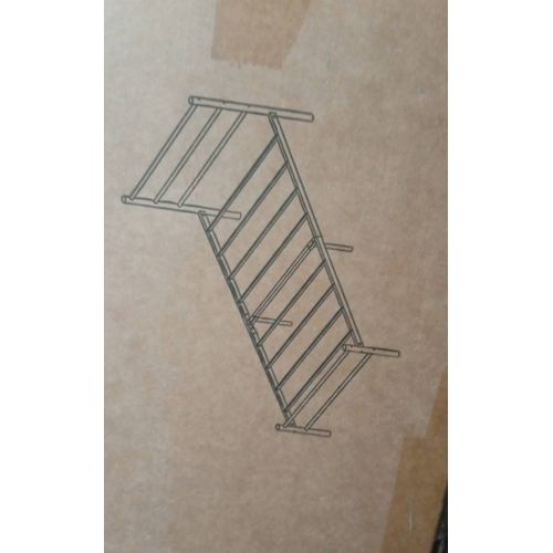 Lit Une Place D'Une Place En Métal Les Dimensions : De 90 Cm X 190 Cm. N'A Jamais Été Ouvert. Pour Ados Ou Adultes